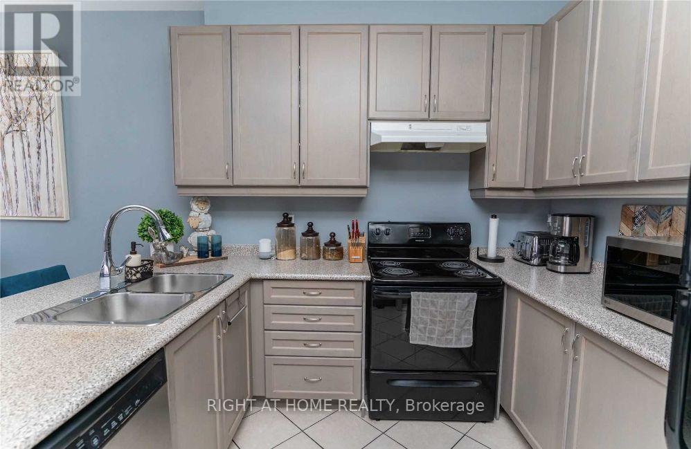 91 Templehill Road, Brampton, Ontario  L6R 3S1 - Photo 11 - W12408105