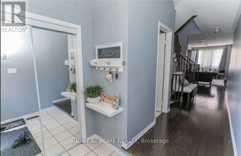 91 Templehill Road, Brampton, Ontario  L6R 3S1 - Photo 3 - W12408105