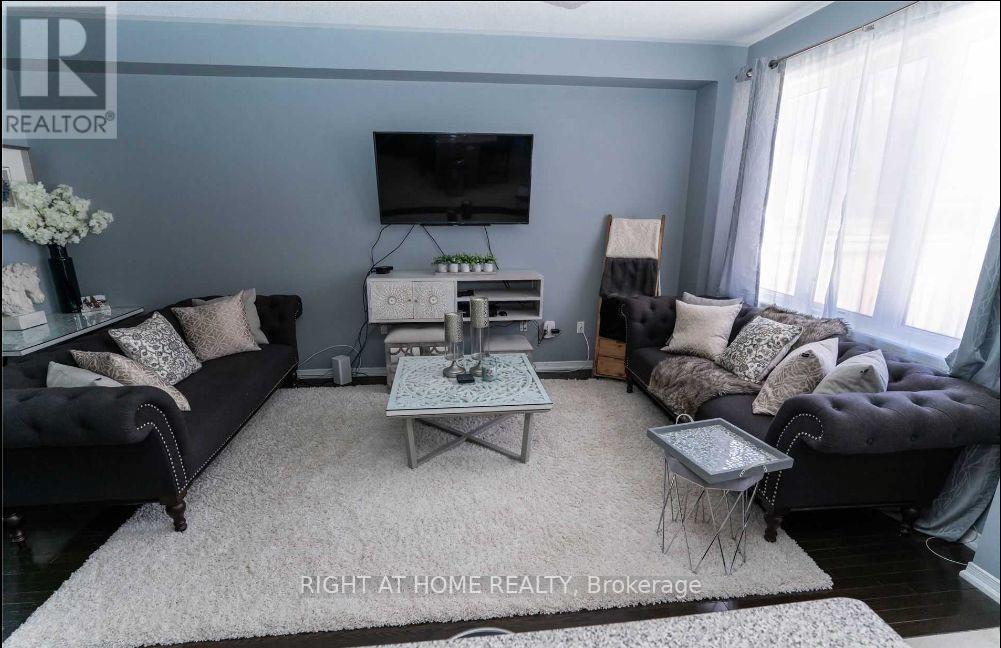 91 Templehill Road, Brampton, Ontario  L6R 3S1 - Photo 5 - W12408105