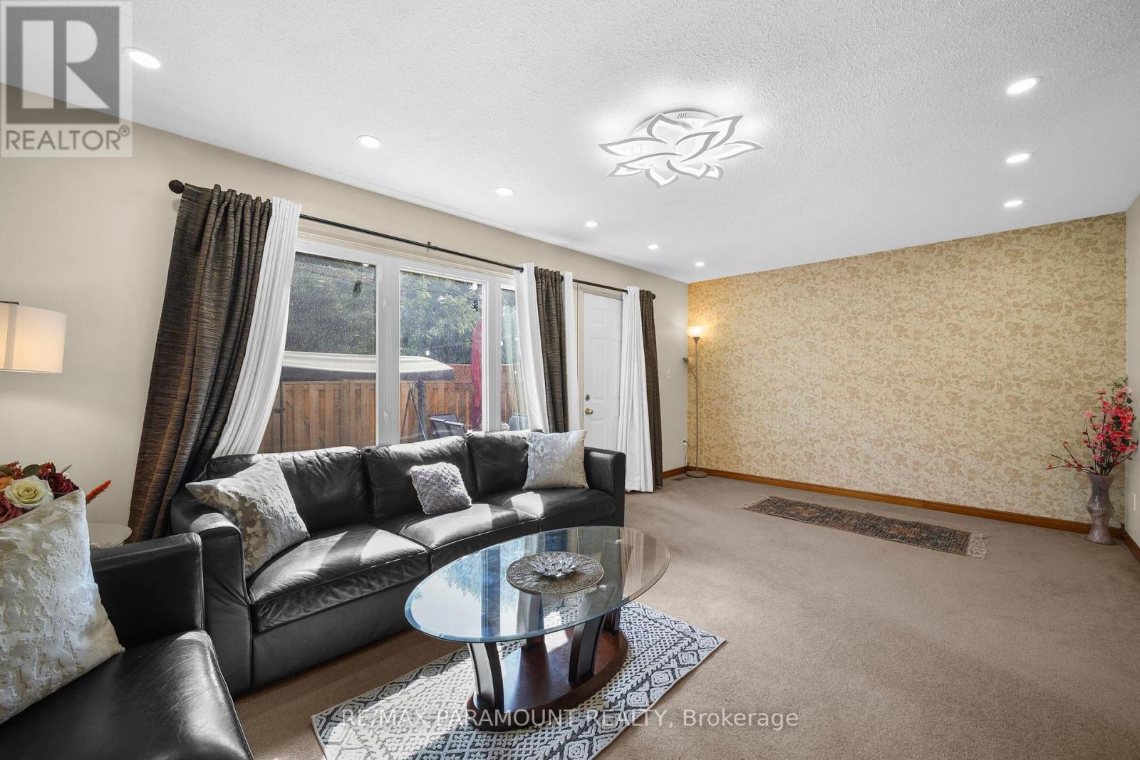 4 - 85 Albright Road, Hamilton, Ontario  L8K 6H1 - Photo 11 - X12408104