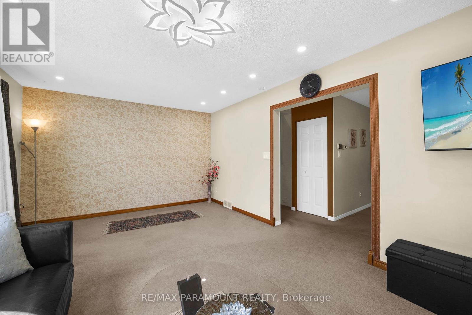 4 - 85 Albright Road, Hamilton, Ontario  L8K 6H1 - Photo 12 - X12408104