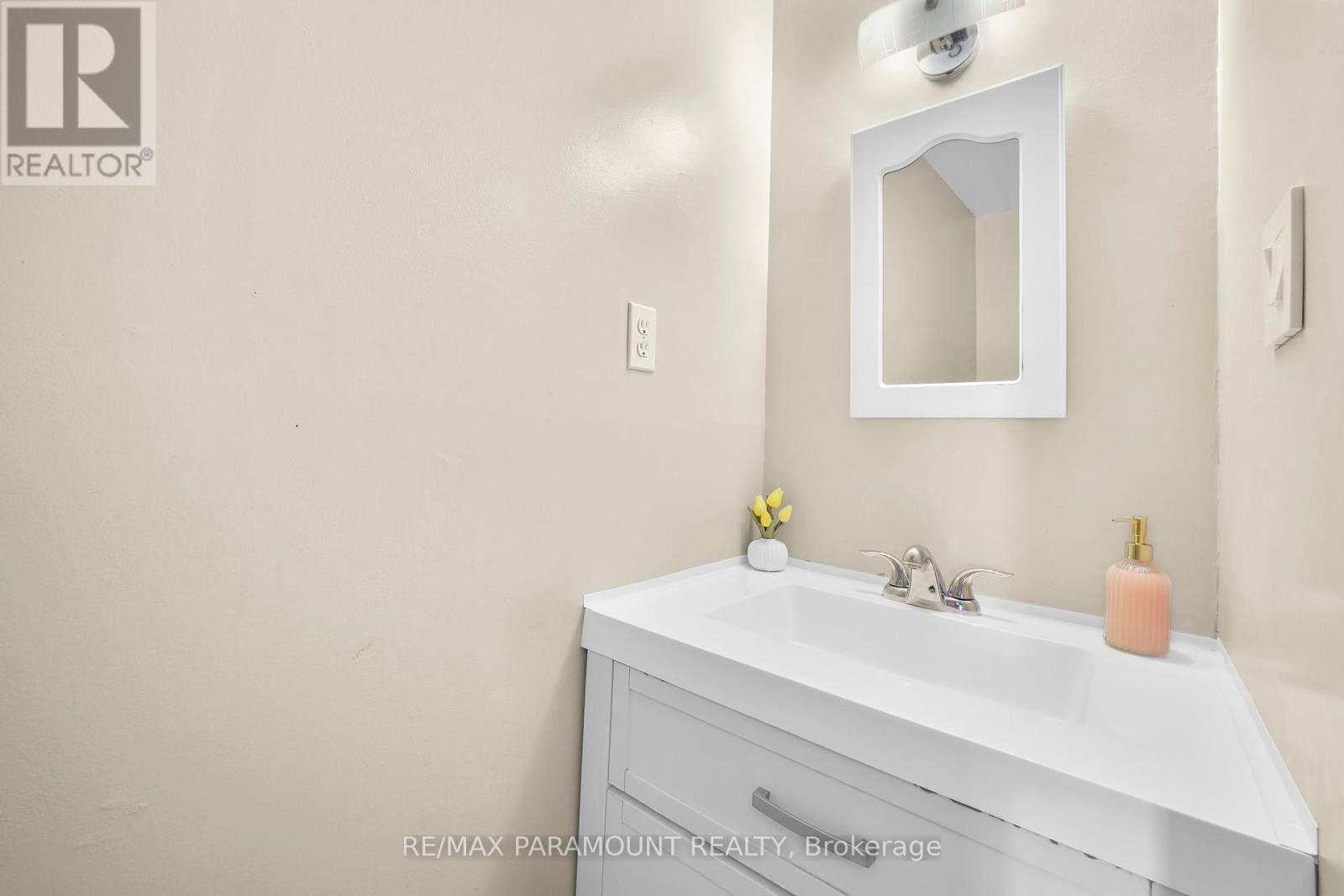 4 - 85 Albright Road, Hamilton, Ontario  L8K 6H1 - Photo 8 - X12408104