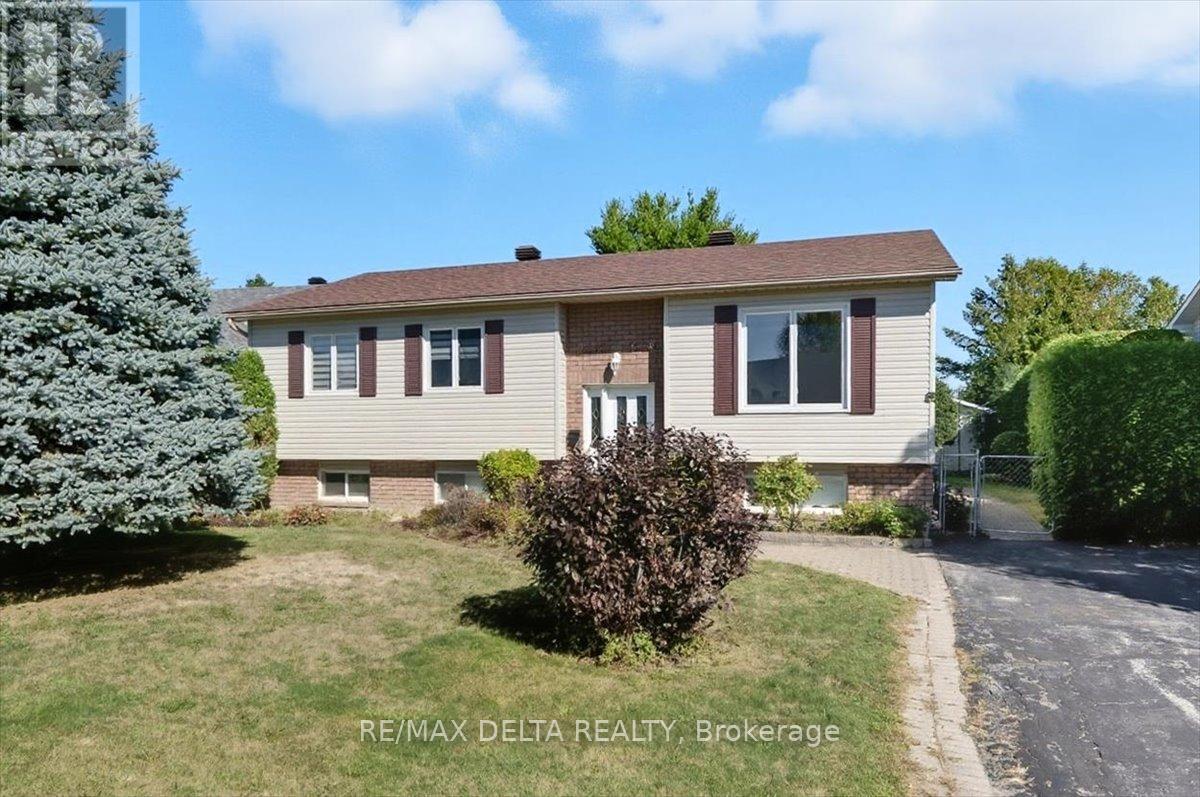 2768 Julie Street, Clarence-Rockland, Ontario  K4K 1M3 - Photo 2 - X12408123