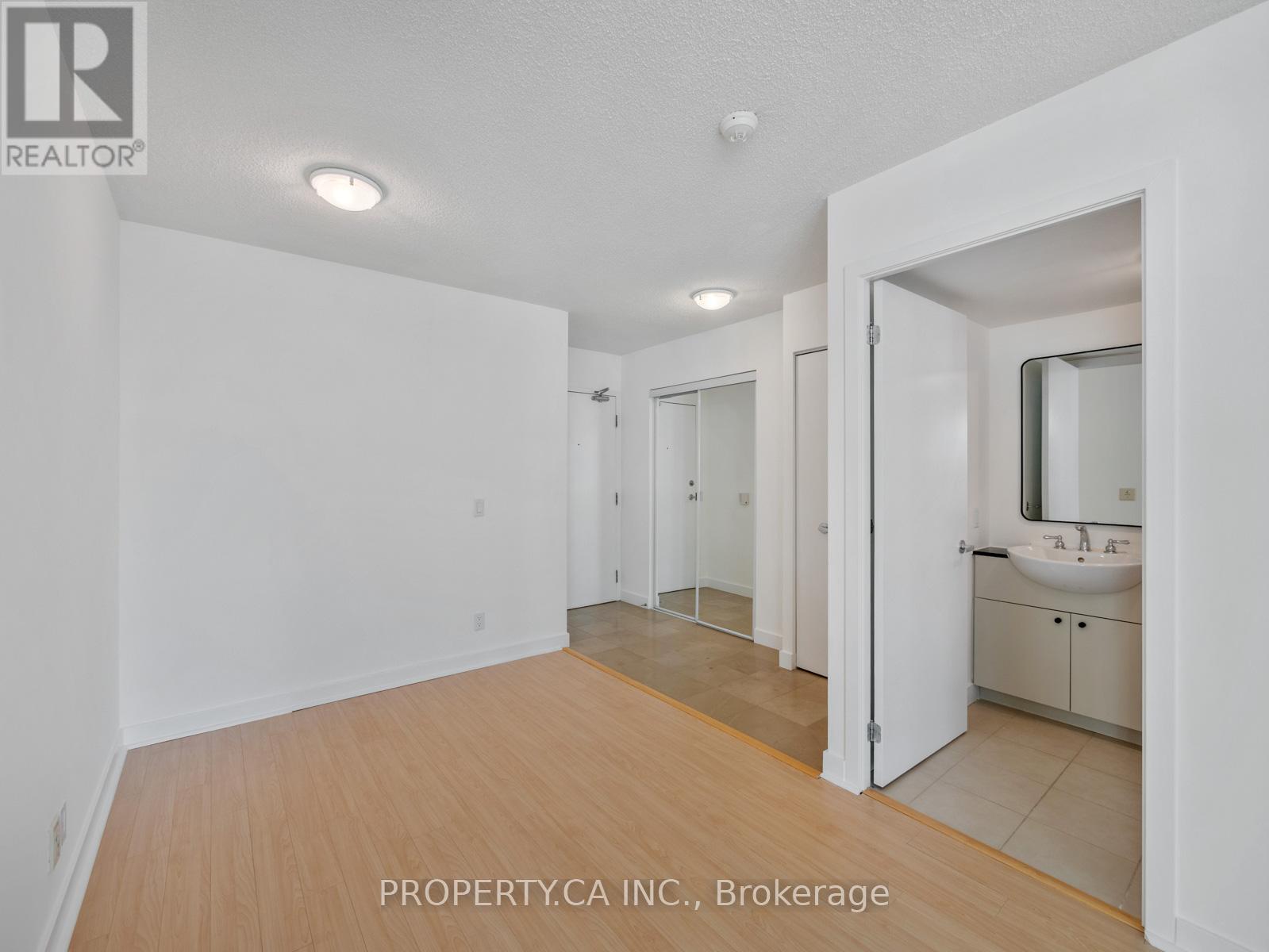 2110 - 361 Front Street W, Toronto, Ontario  M5V 3R5 - Photo 6 - C12408142