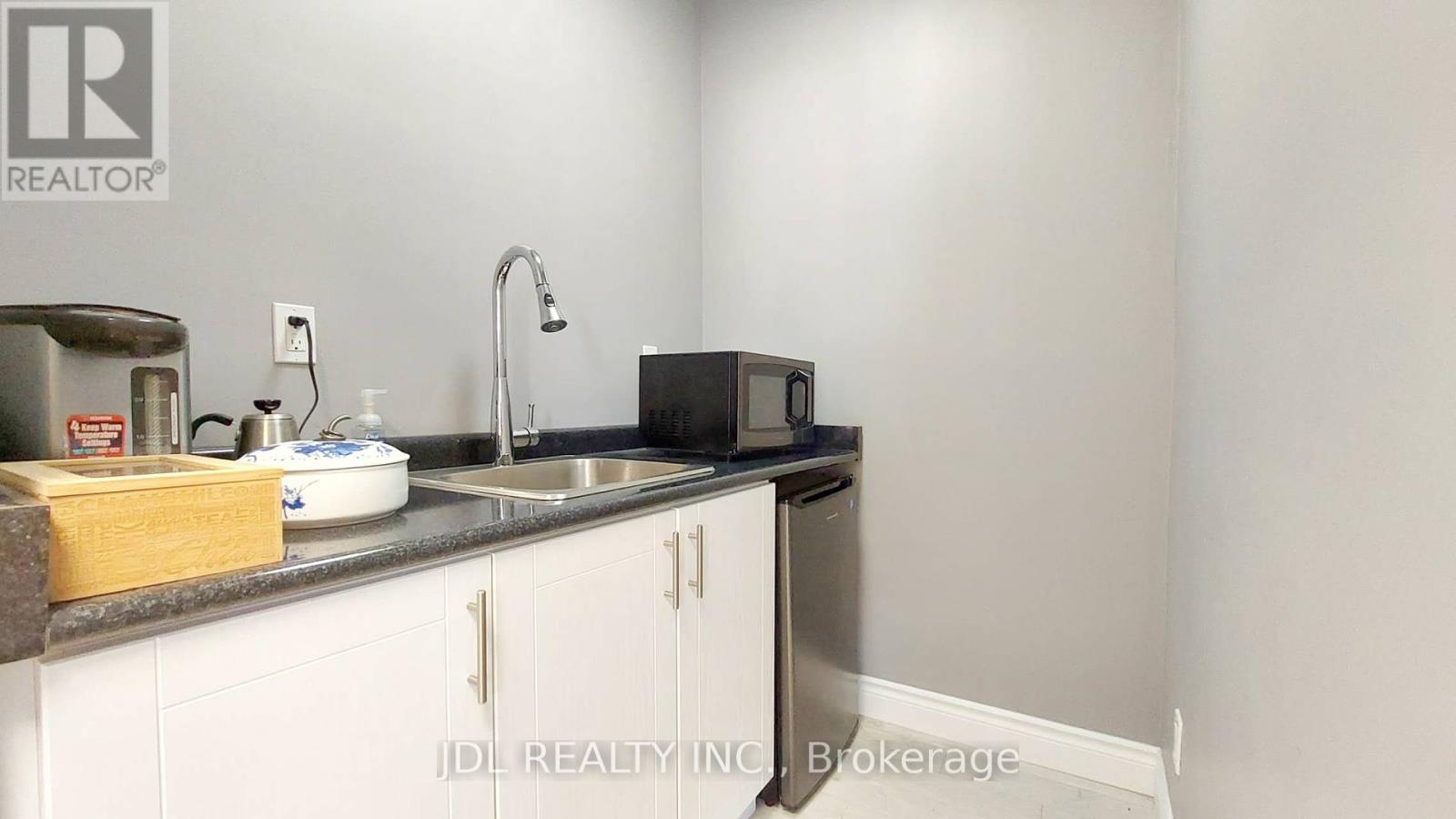 210 - 165 Eglinton Avenue E, Toronto, Ontario  M4P 1J4 - Photo 11 - C12408145