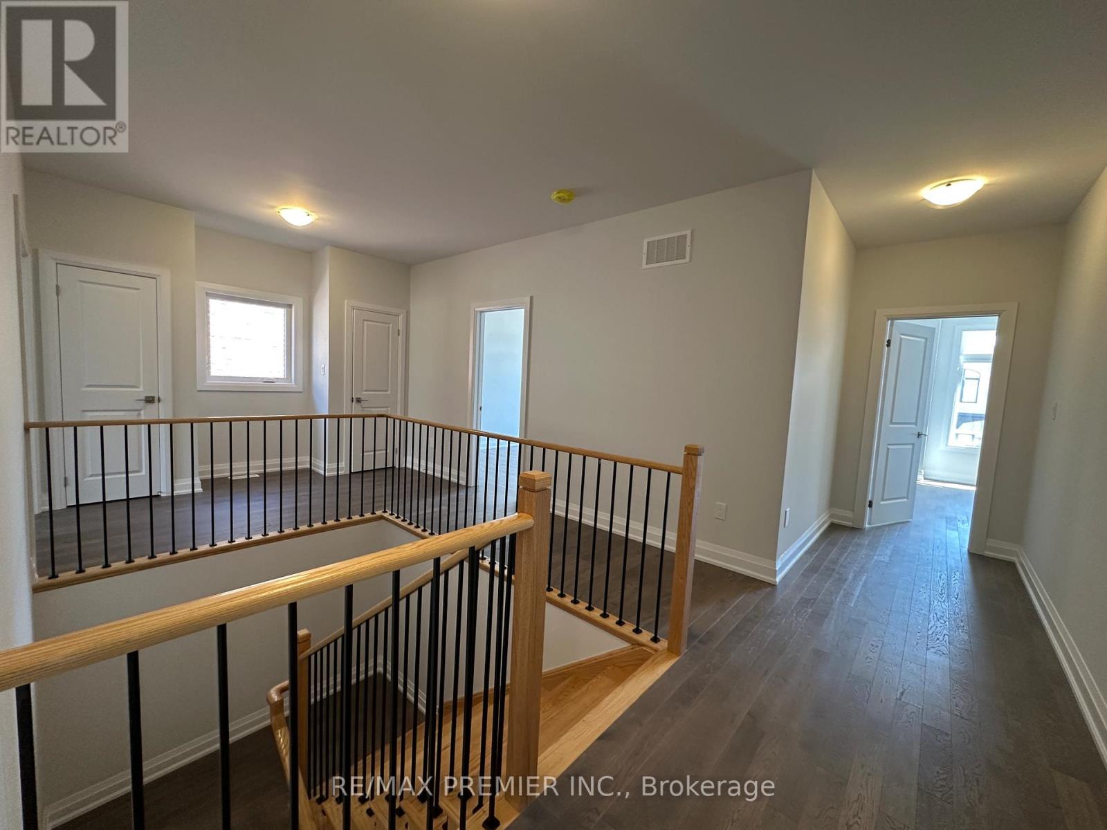 6 La Reine Avenue, Richmond Hill, Ontario  L4E 1N7 - Photo 10 - N12408126