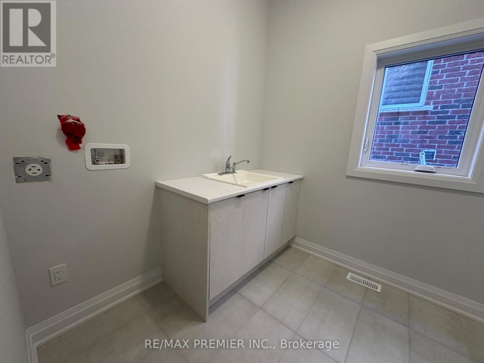 6 La Reine Avenue, Richmond Hill, Ontario  L4E 1N7 - Photo 25 - N12408126