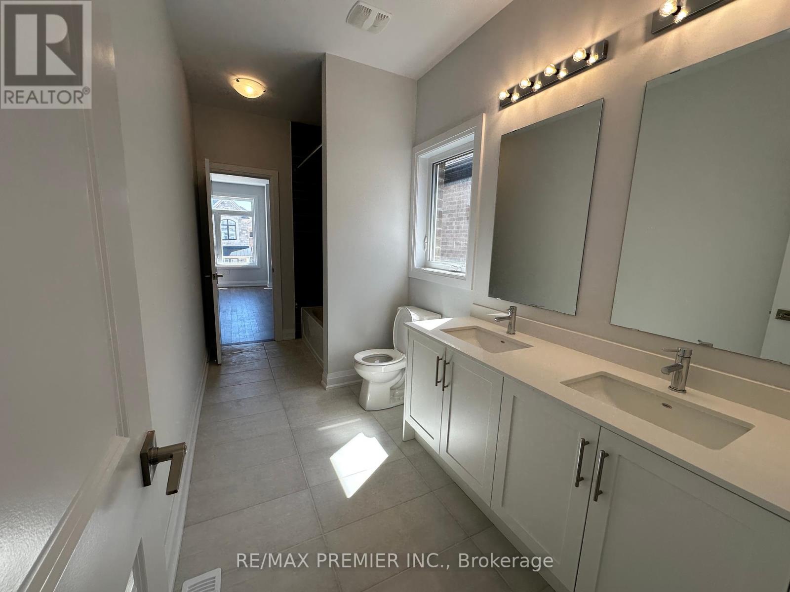 6 La Reine Avenue, Richmond Hill, Ontario  L4E 1N7 - Photo 29 - N12408126