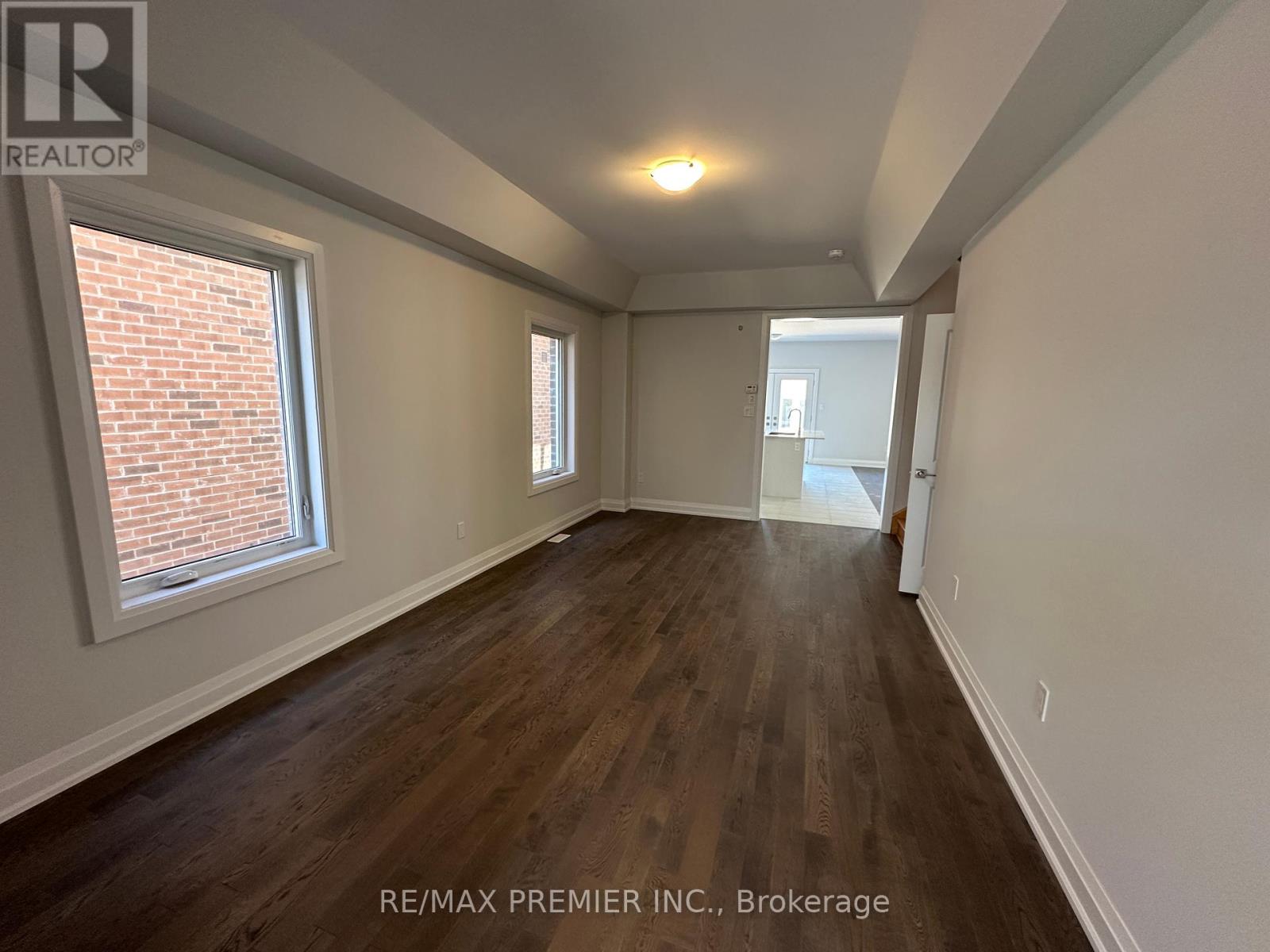 6 La Reine Avenue, Richmond Hill, Ontario  L4E 1N7 - Photo 7 - N12408126