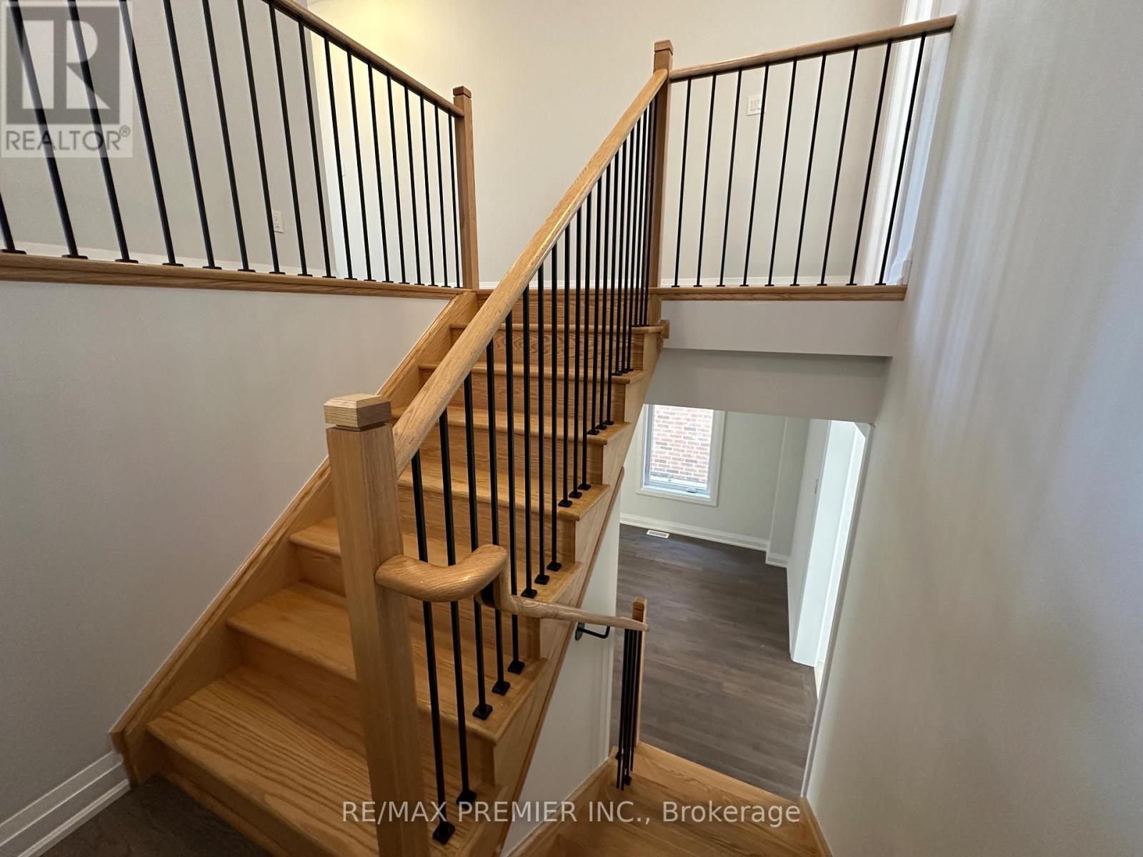 6 La Reine Avenue, Richmond Hill, Ontario  L4E 1N7 - Photo 9 - N12408126