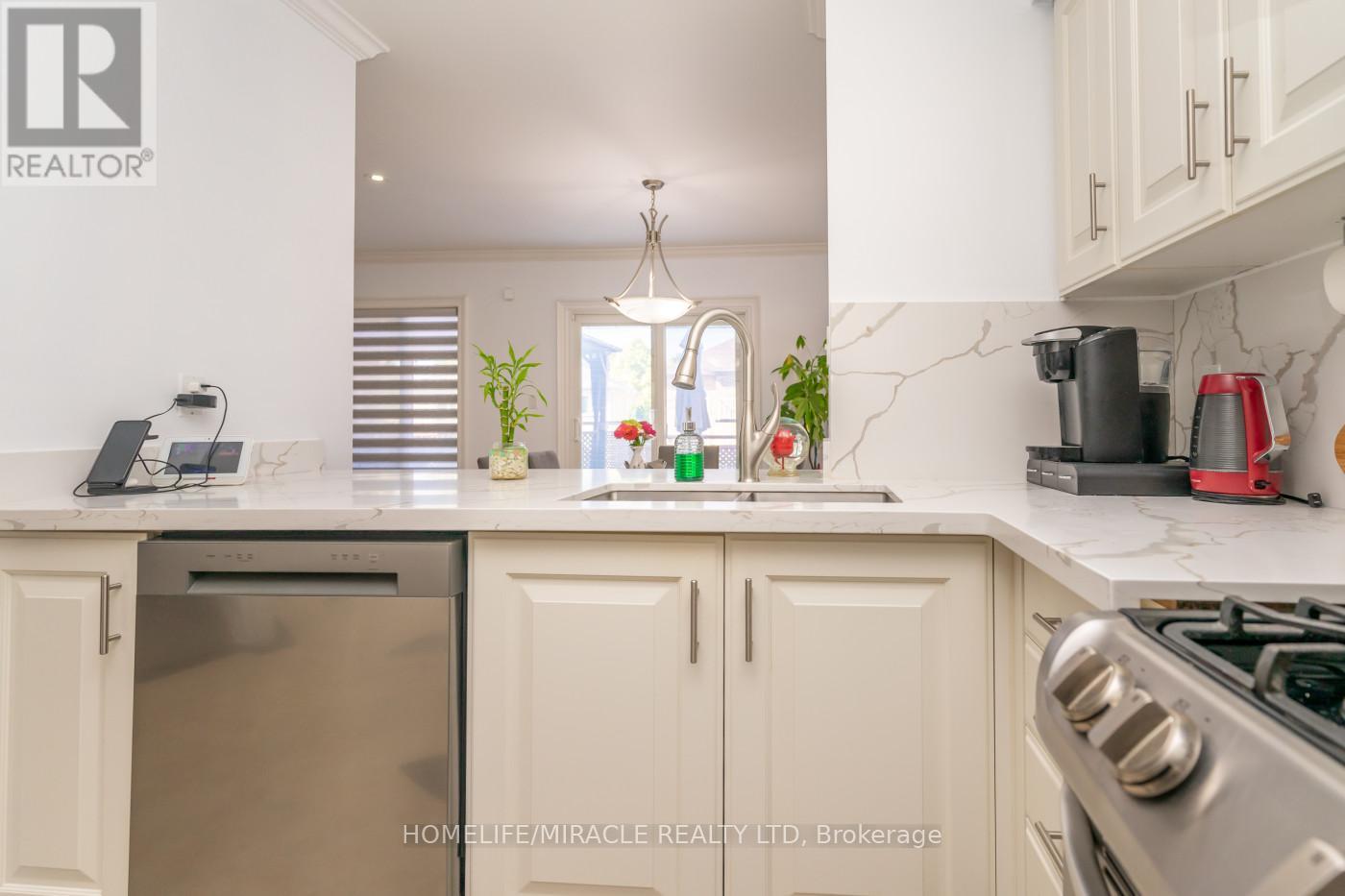 60 Forest Fountain Drive, Vaughan, Ontario  L4H 1S3 - Photo 11 - N12408132