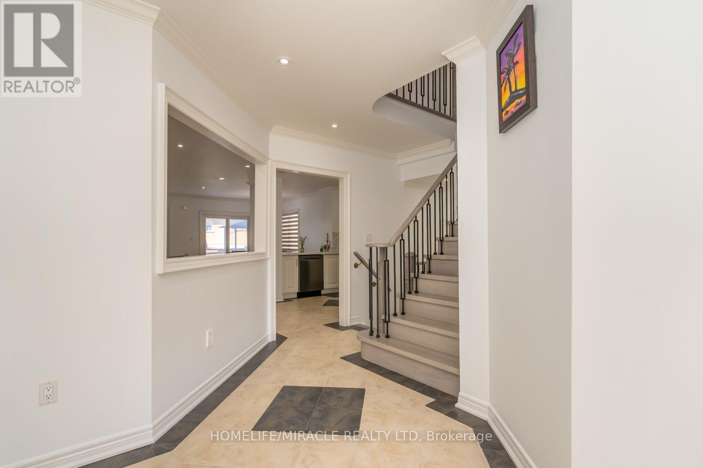 60 Forest Fountain Drive, Vaughan, Ontario  L4H 1S3 - Photo 7 - N12408132