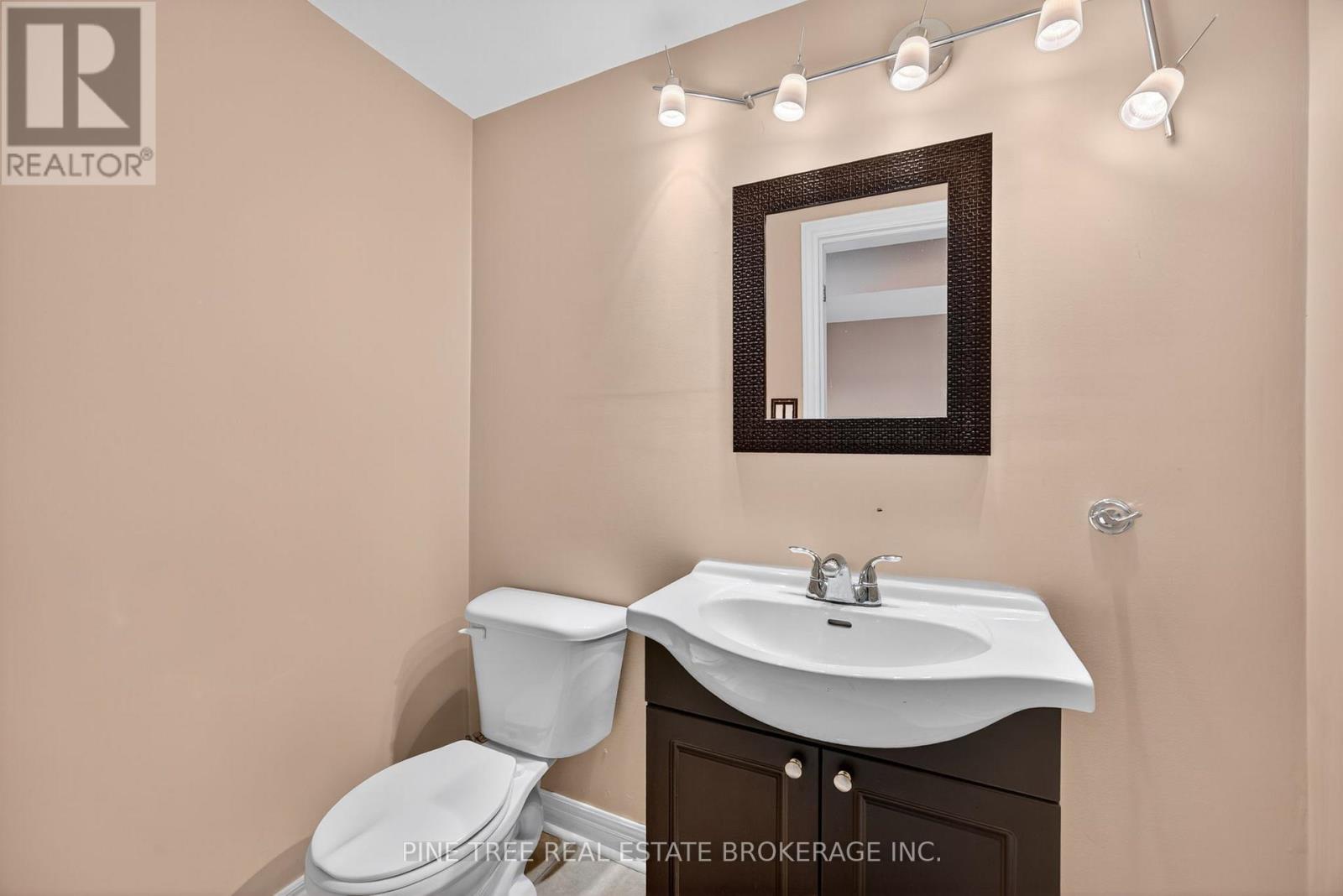 31 Connaught Lane, Barrie, Ontario  L4M 0A6 - Photo 33 - S12408138