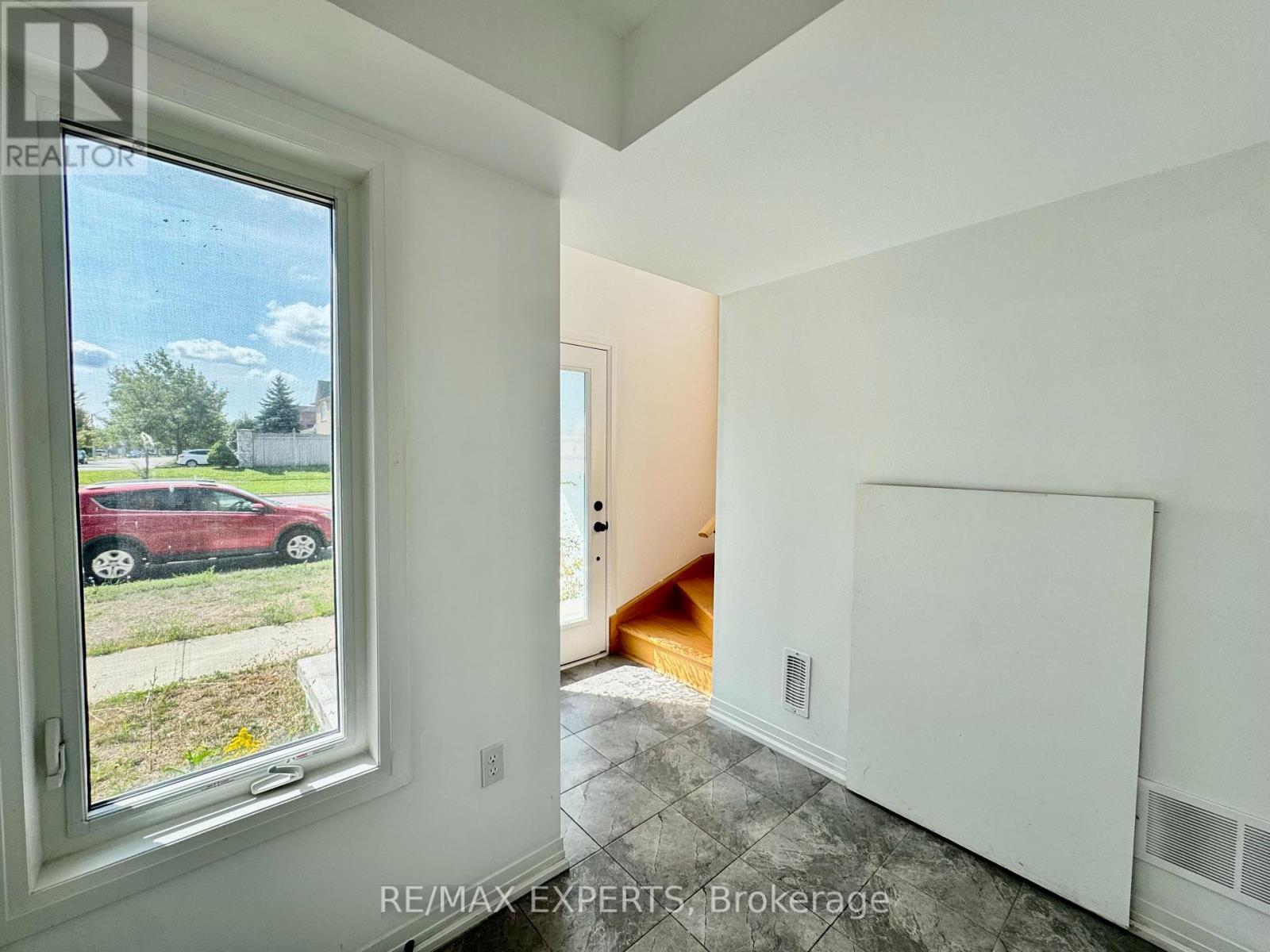 67 Fairlane Avenue, Barrie, Ontario  L9J 0N1 - Photo 23 - S12407358