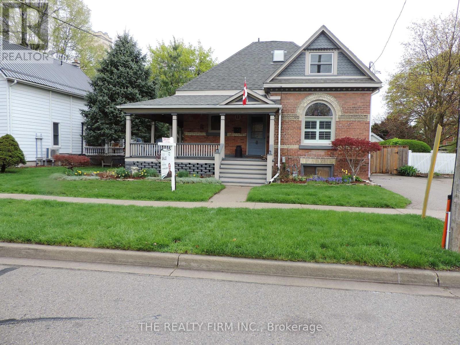 11 South Street E, Aylmer, Ontario  N5H 1P5 - Photo 1 - X12408168