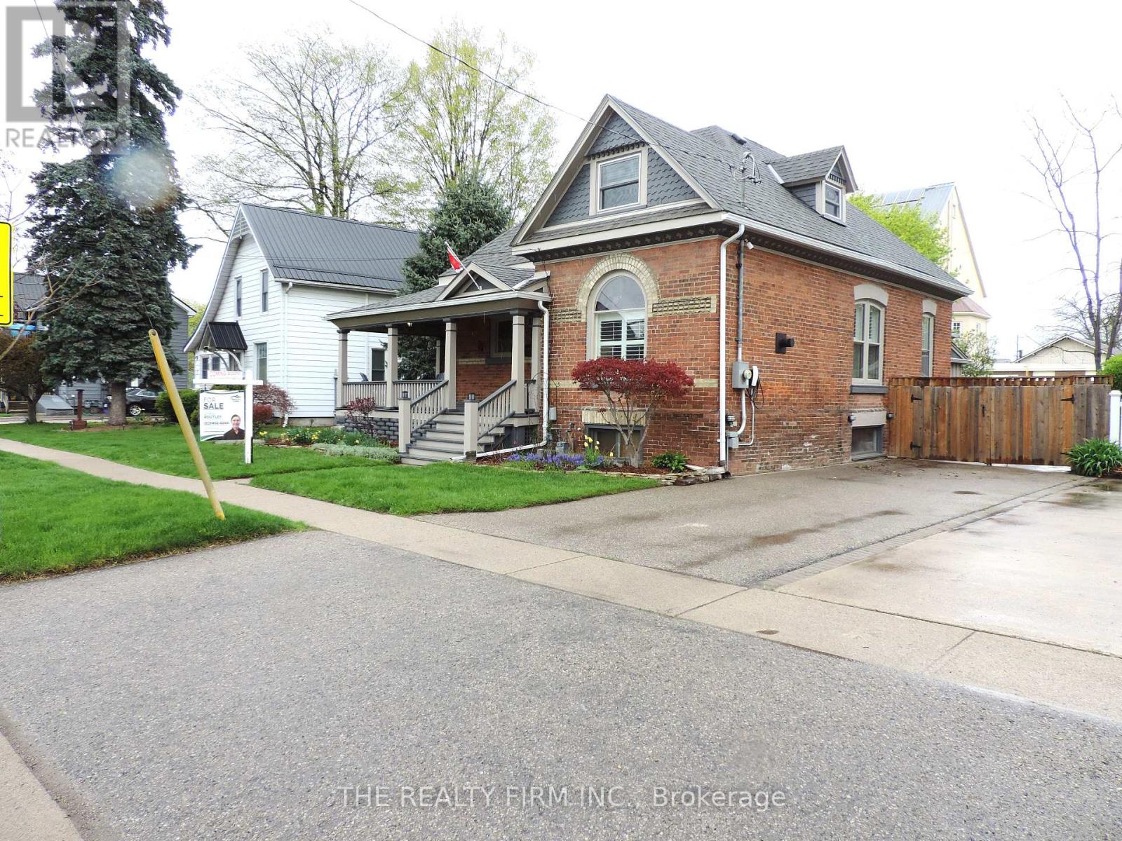 11 South Street E, Aylmer, Ontario  N5H 1P5 - Photo 3 - X12408168