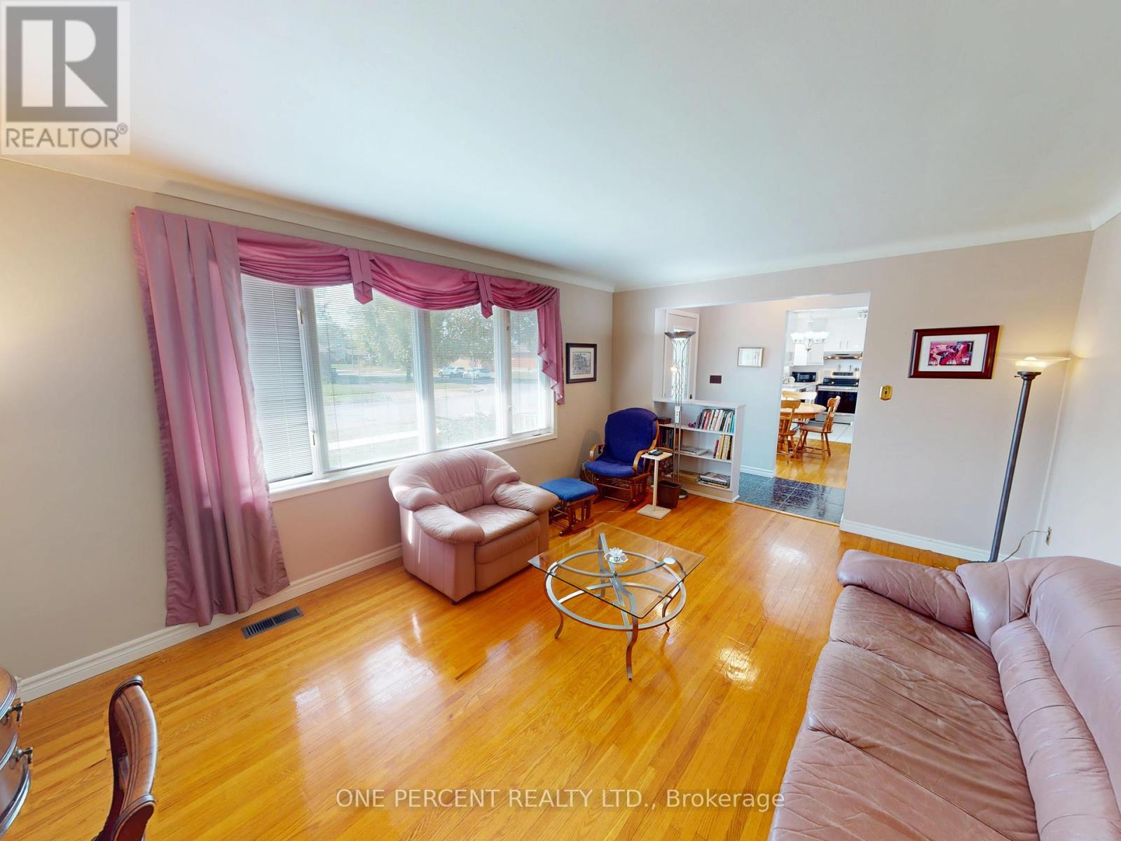 51 Memorial Park Drive, Welland (Lincoln/crowland), Ontario  L3B 1A5 - Photo 2 - X12408122
