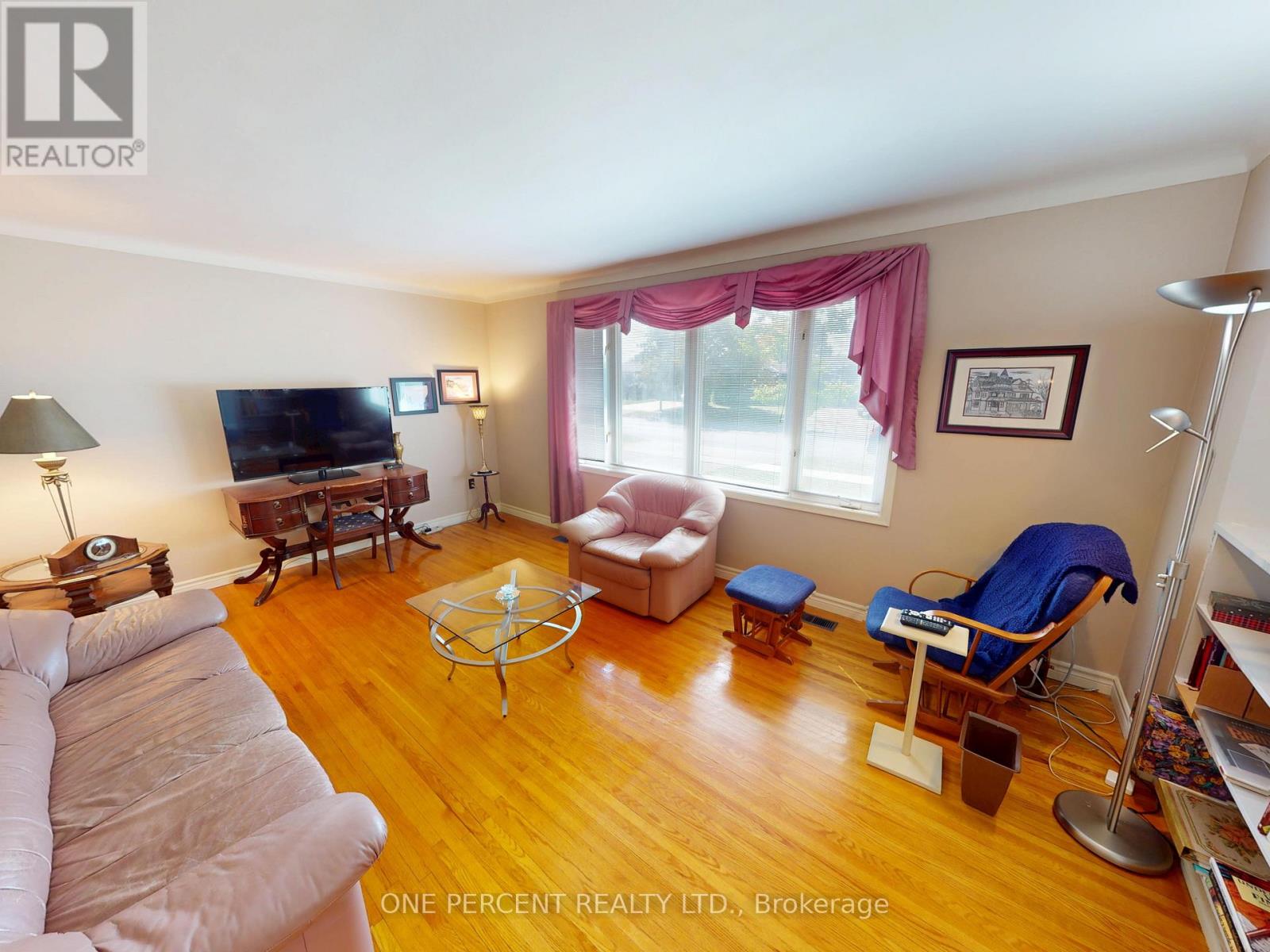51 Memorial Park Drive, Welland (Lincoln/crowland), Ontario  L3B 1A5 - Photo 3 - X12408122