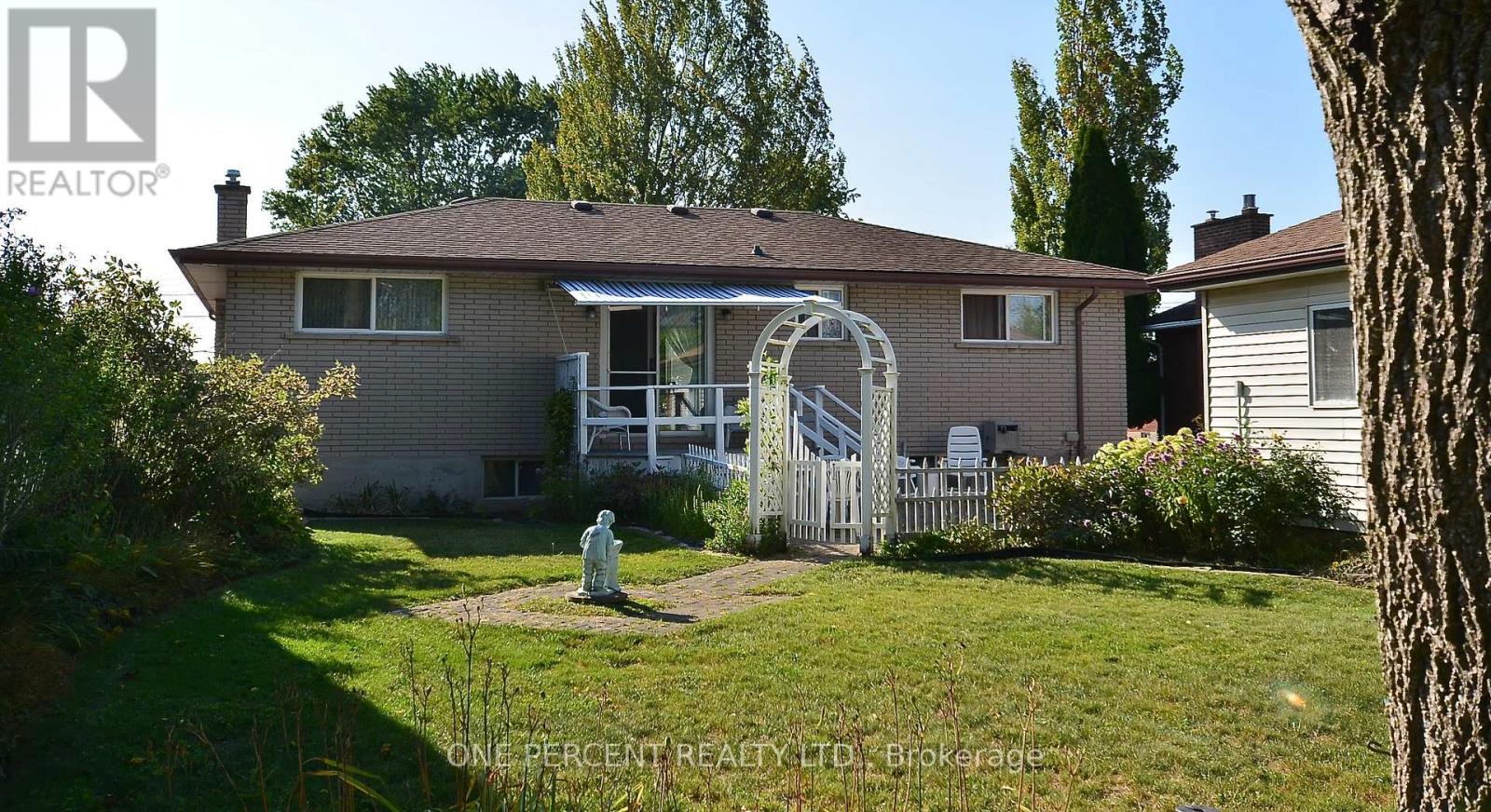 51 Memorial Park Drive, Welland (Lincoln/crowland), Ontario  L3B 1A5 - Photo 31 - X12408122