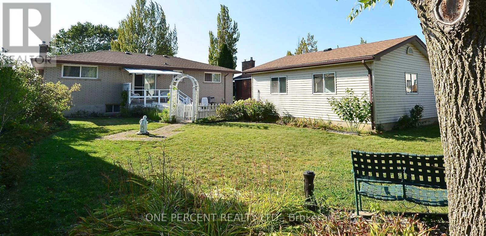 51 Memorial Park Drive, Welland (Lincoln/crowland), Ontario  L3B 1A5 - Photo 32 - X12408122