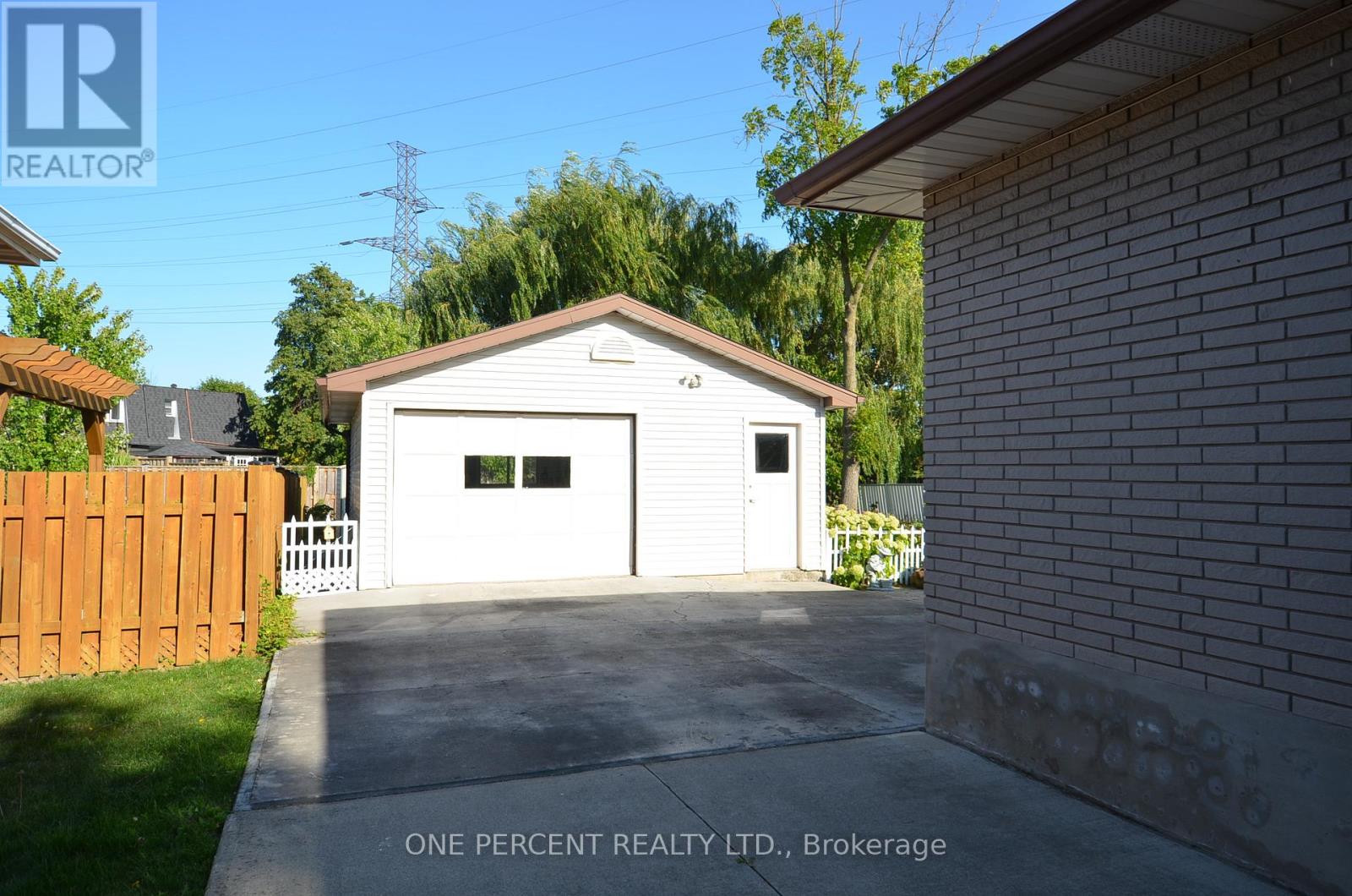 51 Memorial Park Drive, Welland (Lincoln/crowland), Ontario  L3B 1A5 - Photo 33 - X12408122