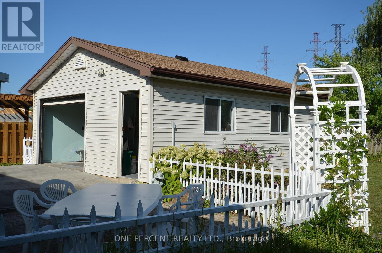 51 Memorial Park Drive, Welland (Lincoln/crowland), Ontario  L3B 1A5 - Photo 34 - X12408122