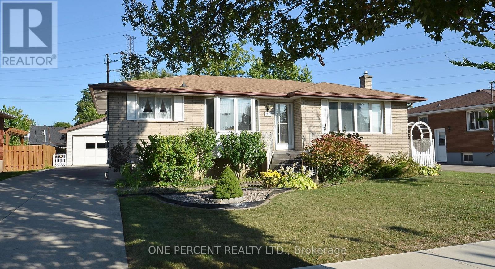 51 Memorial Park Drive, Welland (Lincoln/crowland), Ontario  L3B 1A5 - Photo 37 - X12408122