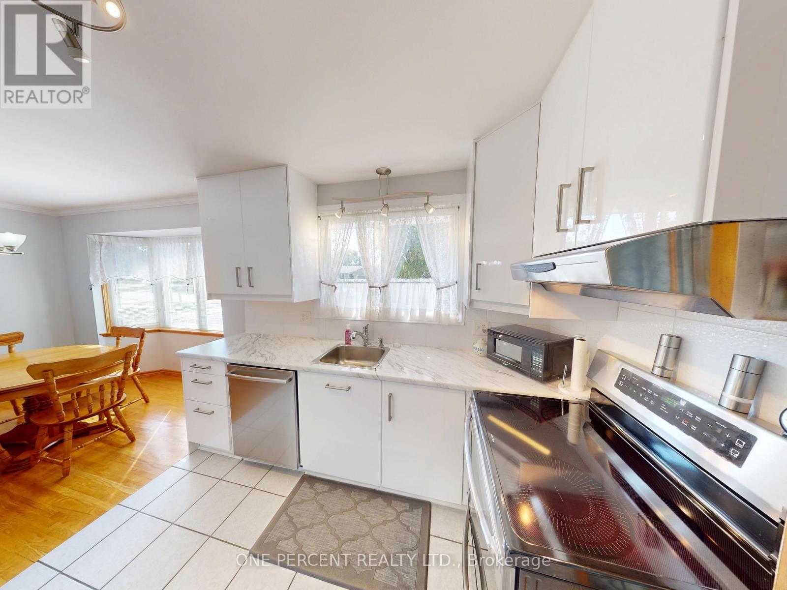 51 Memorial Park Drive, Welland (Lincoln/crowland), Ontario  L3B 1A5 - Photo 7 - X12408122