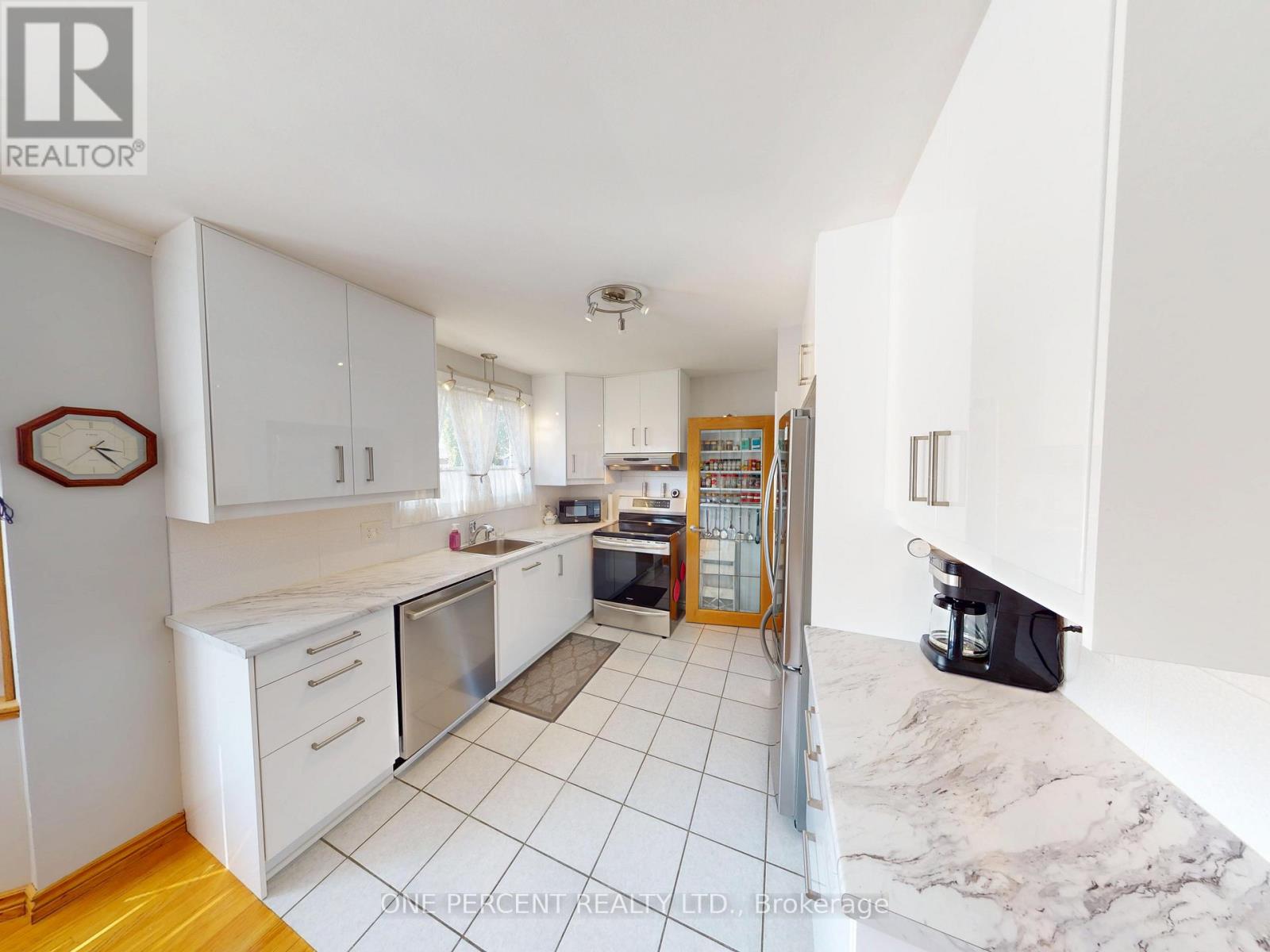 51 Memorial Park Drive, Welland (Lincoln/crowland), Ontario  L3B 1A5 - Photo 8 - X12408122
