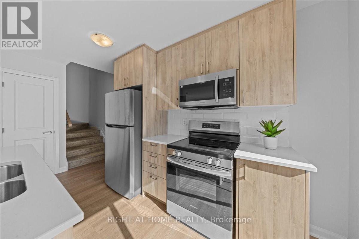 1328 Creekway Private, Ottawa, Ontario  K2T 0P6 - Photo 3 - X12408165