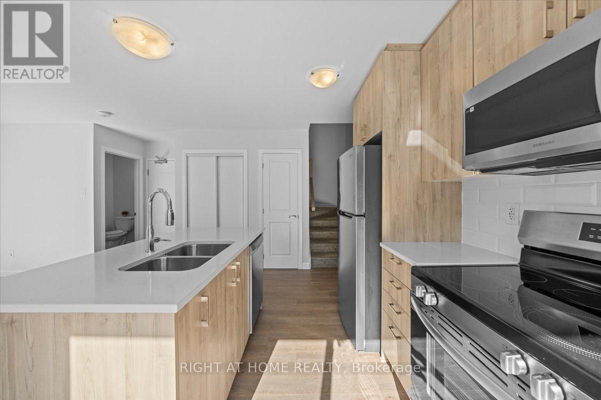 1328 Creekway Private, Ottawa, Ontario  K2T 0P6 - Photo 4 - X12408165