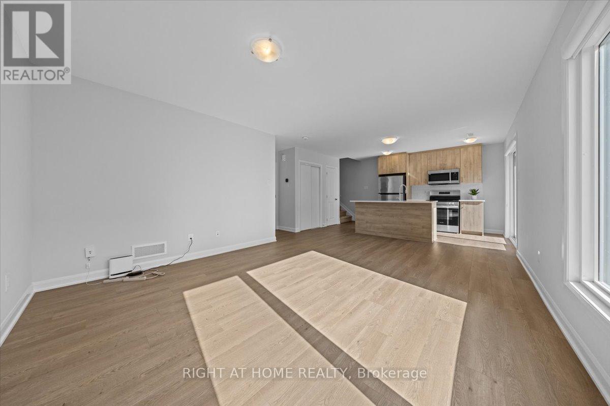 1328 Creekway Private, Ottawa, Ontario  K2T 0P6 - Photo 9 - X12408165