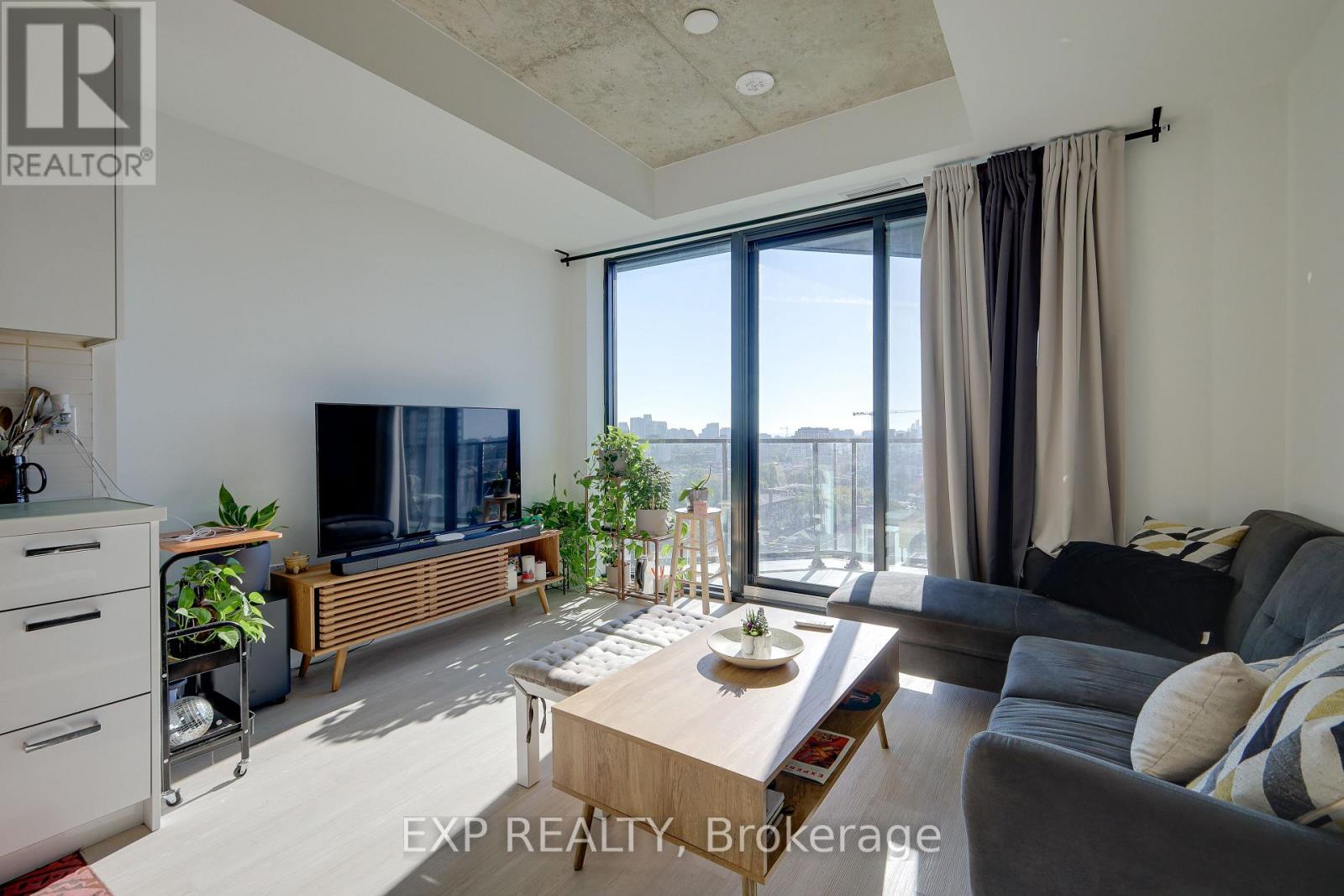 1401 - 195 MCCAUL STREET, Toronto, Ontario