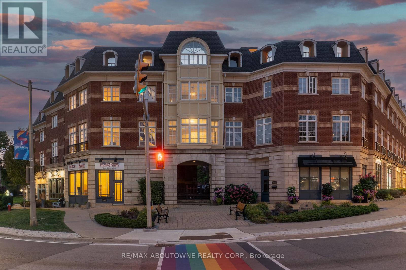 8 - 120 Bronte Road, Oakville, Ontario  L6L 3C1 - Photo 4 - W12408129