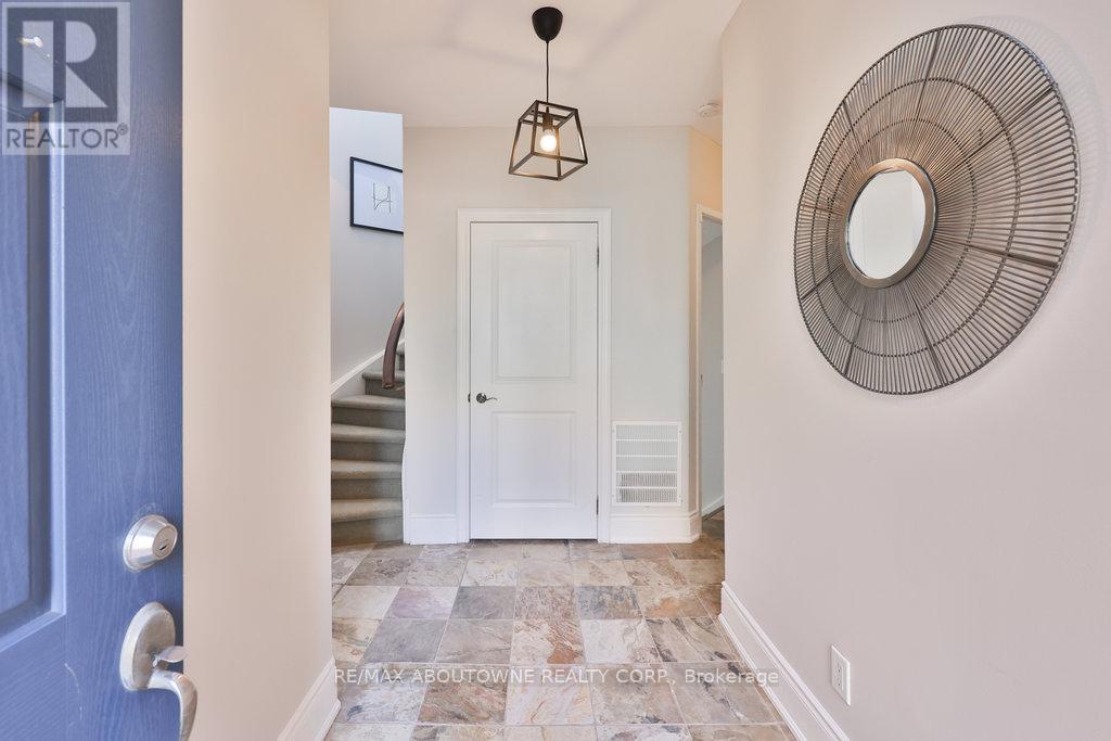 8 - 120 Bronte Road, Oakville, Ontario  L6L 3C1 - Photo 8 - W12408129