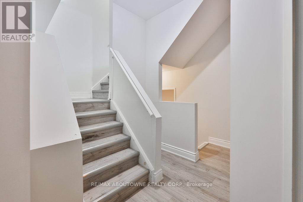 8 - 120 Bronte Road, Oakville, Ontario  L6L 3C1 - Photo 9 - W12408129