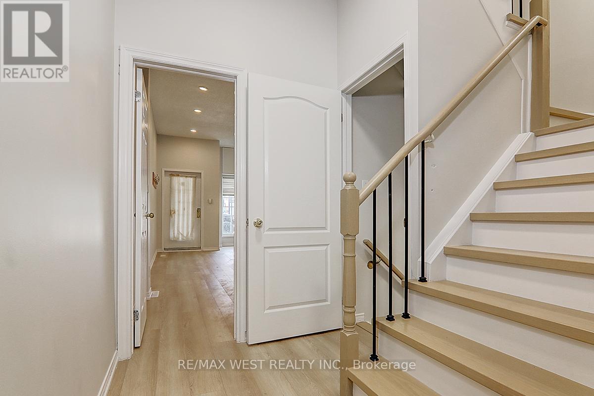 20 Azzarello Lane, Toronto, Ontario  M4J 5C4 - Photo 10 - E12408171
