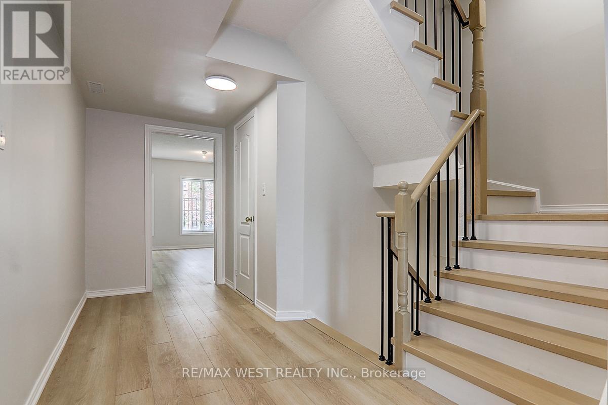 20 Azzarello Lane, Toronto, Ontario  M4J 5C4 - Photo 11 - E12408171