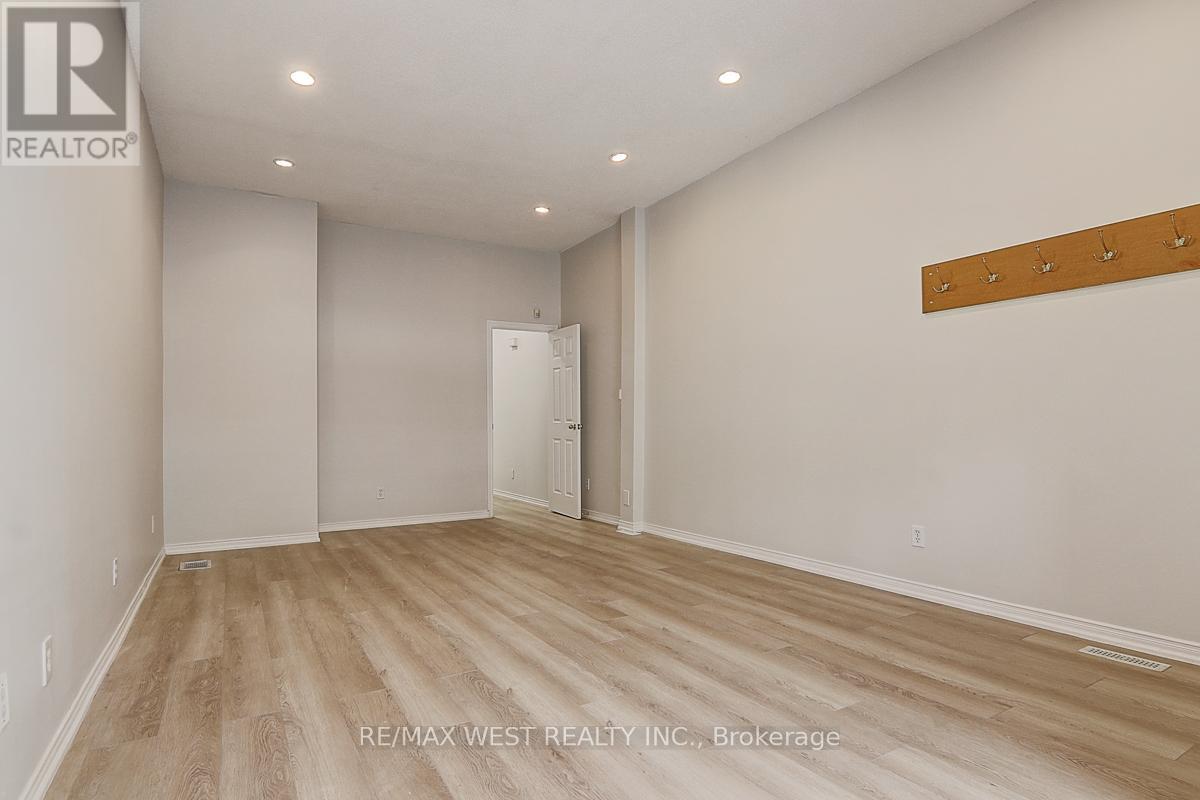 20 Azzarello Lane, Toronto, Ontario  M4J 5C4 - Photo 7 - E12408171