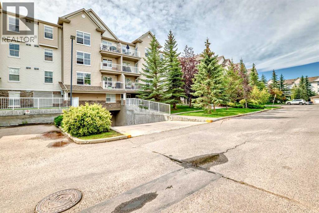 411, 2000 Applevillage Court Se, Calgary, Alberta  T2A 7Z4 - Photo 2 - A2250049