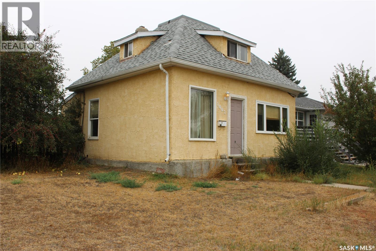 1002 Ominica STREET E, Moose Jaw, Saskatchewan