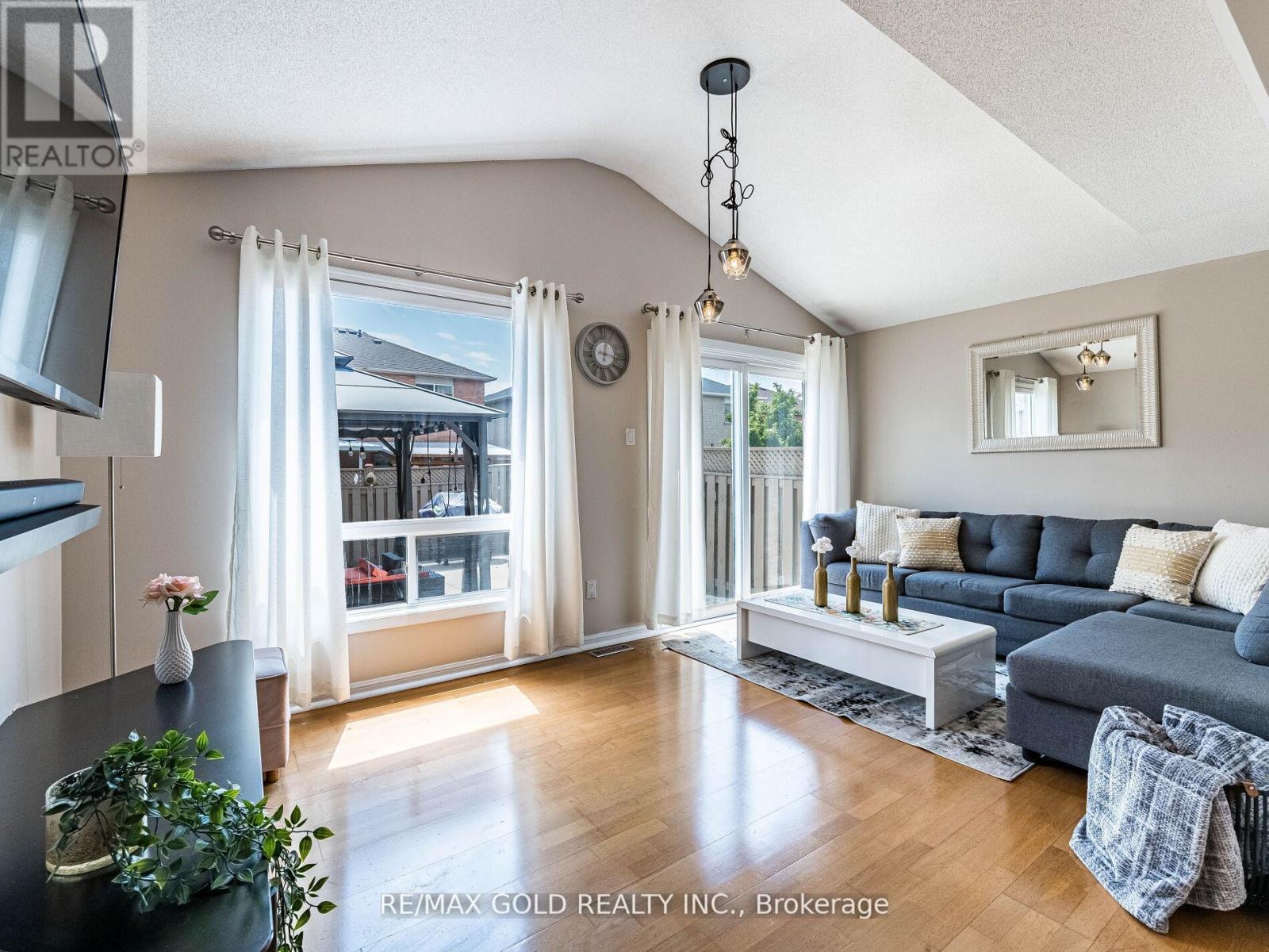 35 Garibaldi Drive, Brampton, Ontario  L6X 4Y7 - Photo 18 - W12408167