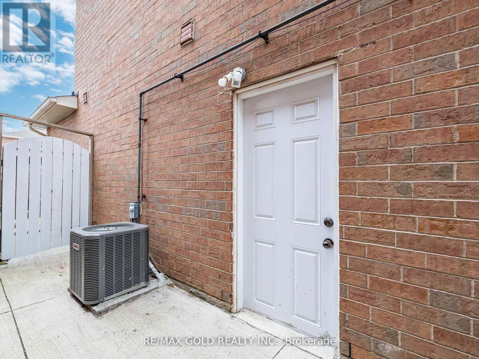 35 Garibaldi Drive, Brampton, Ontario  L6X 4Y7 - Photo 42 - W12408167