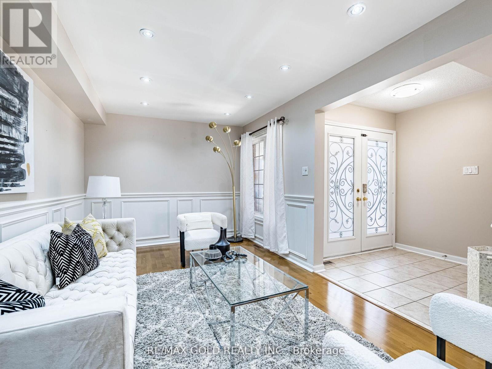 35 Garibaldi Drive, Brampton, Ontario  L6X 4Y7 - Photo 8 - W12408167