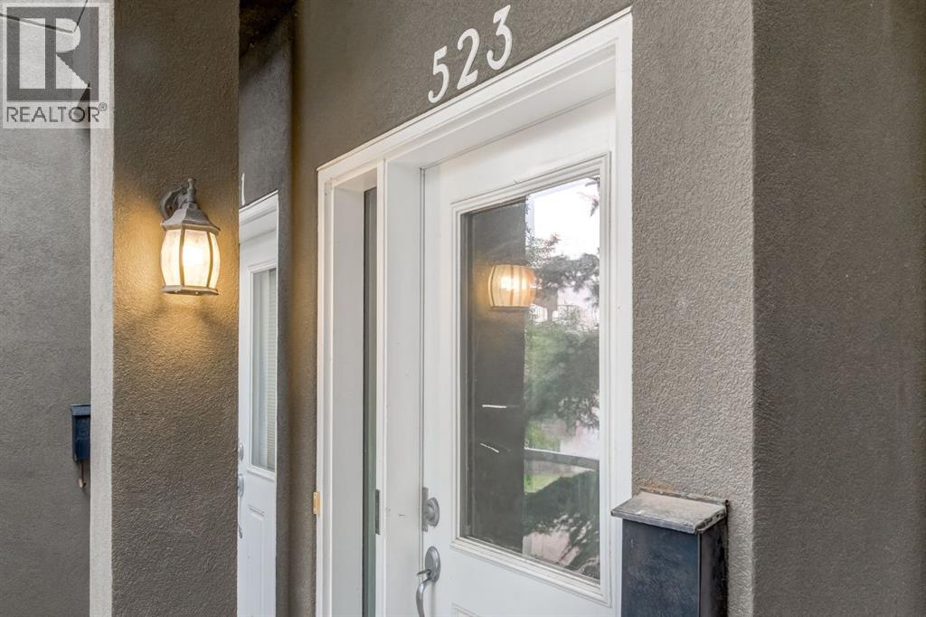 Property at 523 5 Street NE image 2