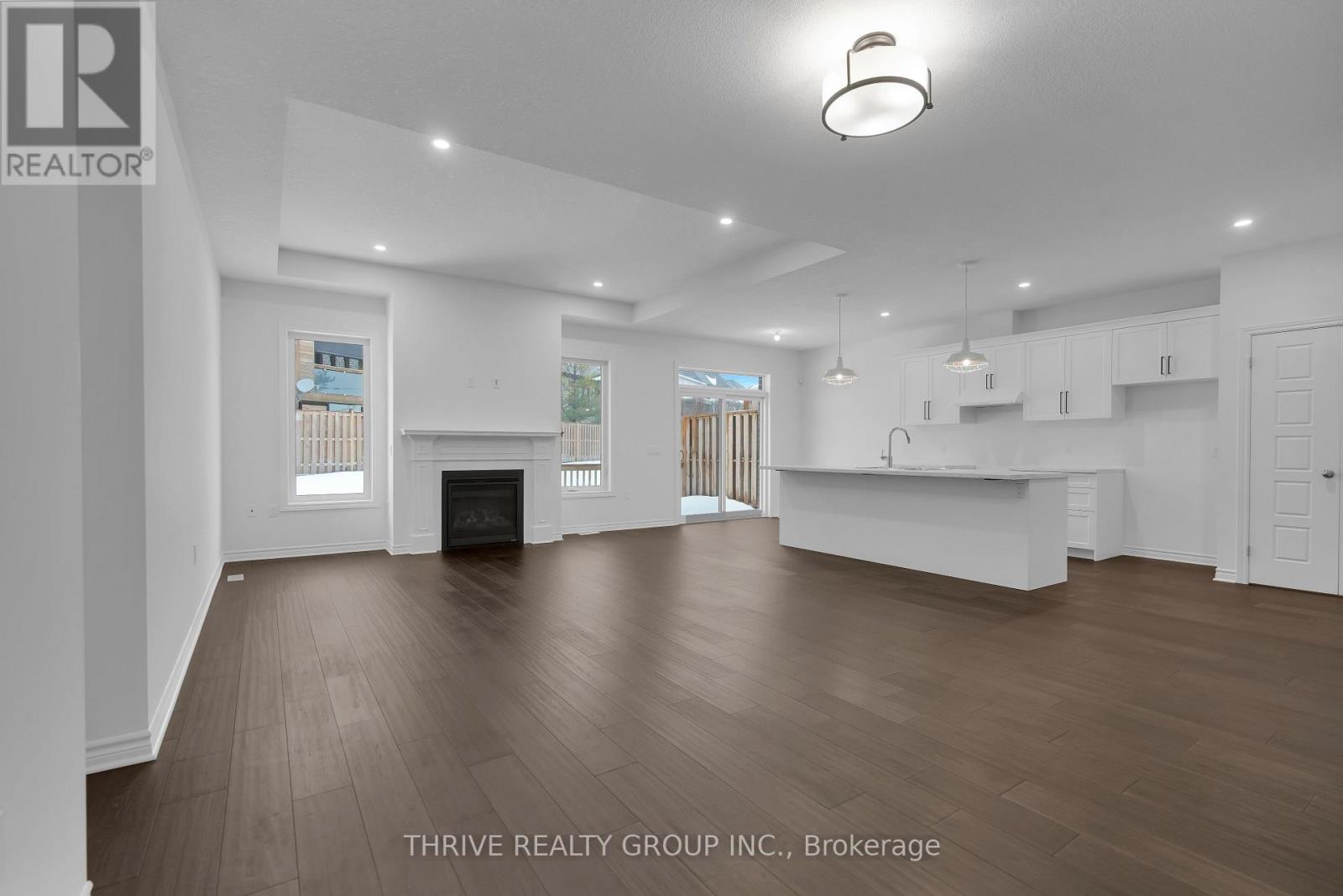 Property at 35 - 1080 UPPERPOINT AVENUE image 4