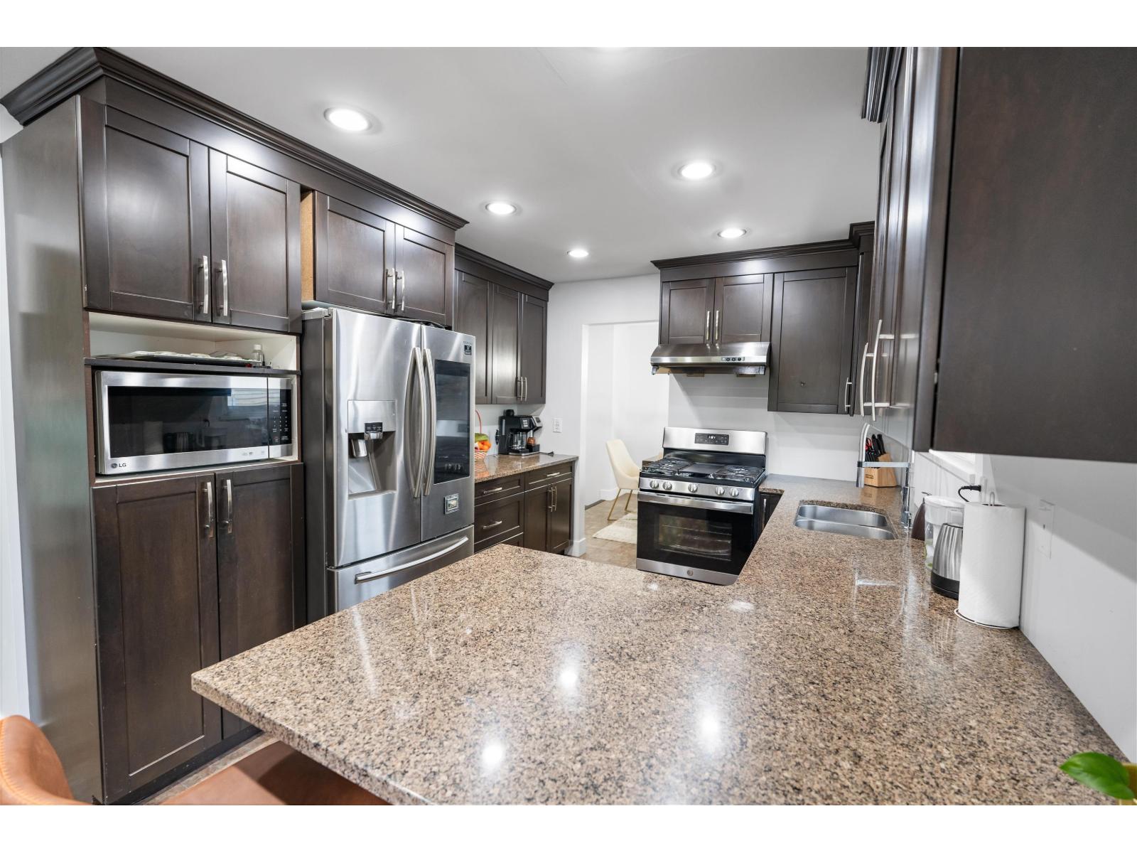 18046 61a Avenue, Surrey, British Columbia  V3S 5X1 - Photo 8 - R3048522