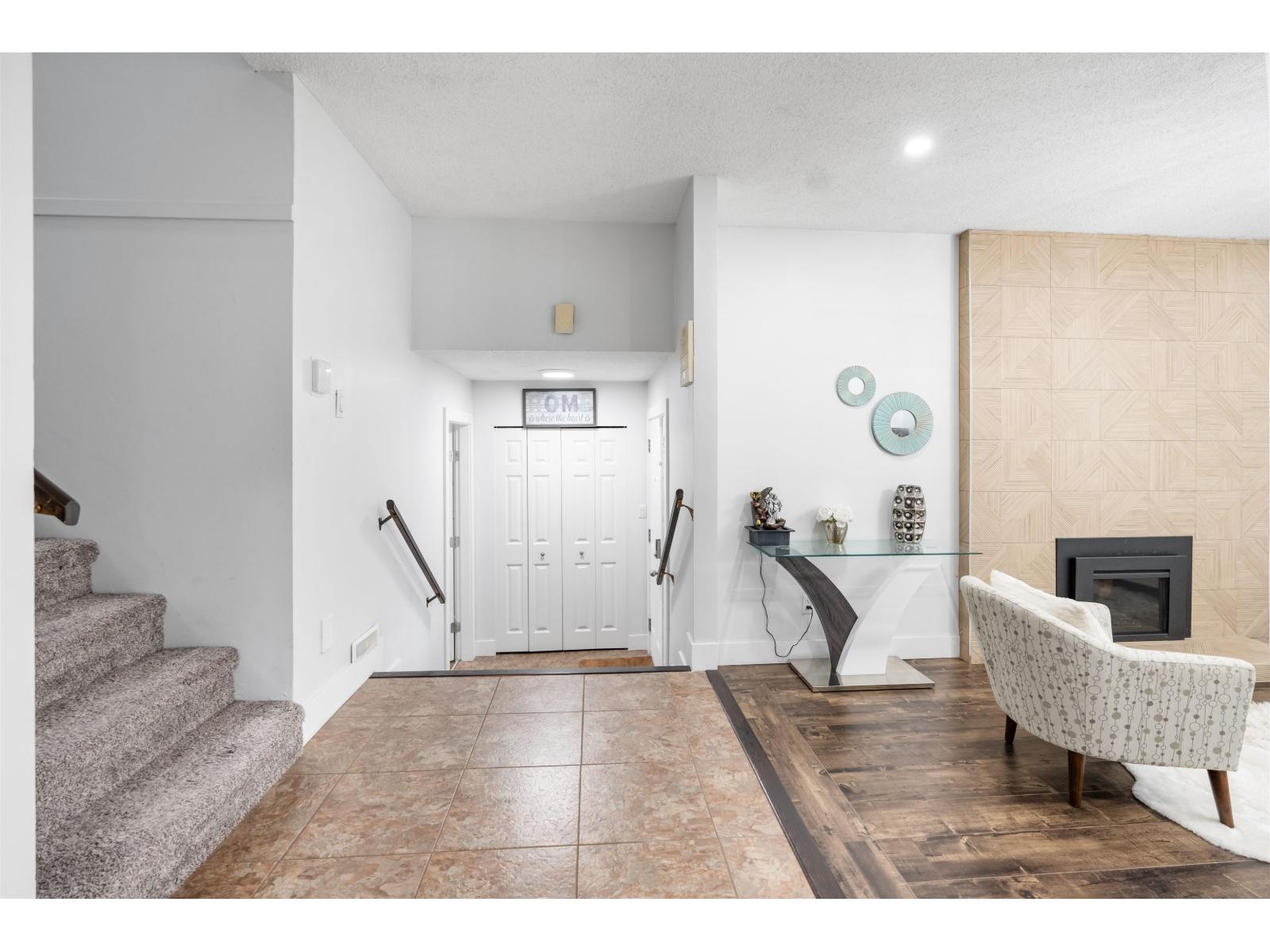 18046 61a Avenue, Surrey, British Columbia  V3S 5X1 - Photo 9 - R3048522