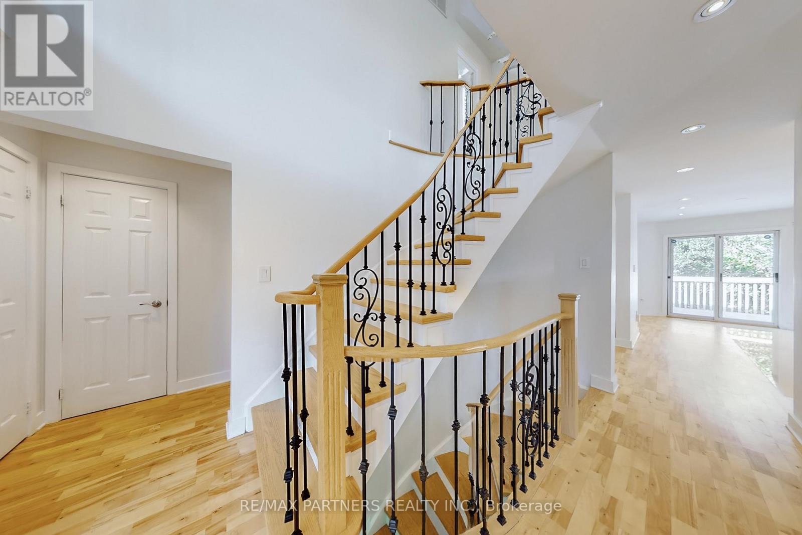 26 Sandfield Drive, Aurora, Ontario  L4G 6R7 - Photo 15 - N12408198