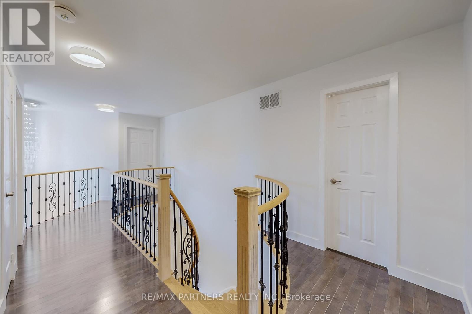 26 Sandfield Drive, Aurora, Ontario  L4G 6R7 - Photo 17 - N12408198